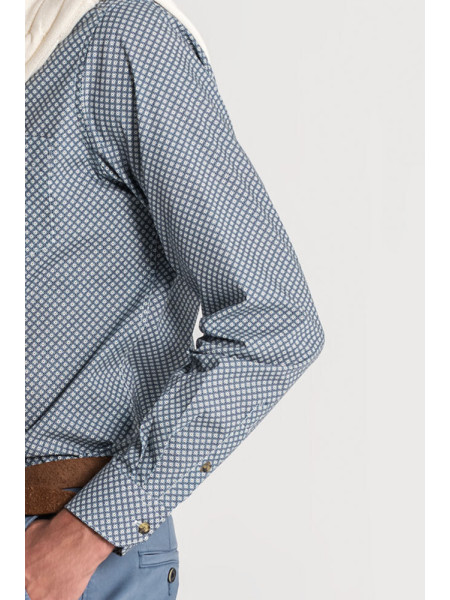 CAMISA AZUL DIBUJO VERDE