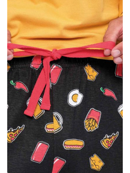 PIJAMA "SOFA, PELI Y SNACKS"